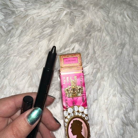 PAT McGrath Legendary Wear Velvet Kohl Eyeliner in Xtreme Black - Picture 3 of 4